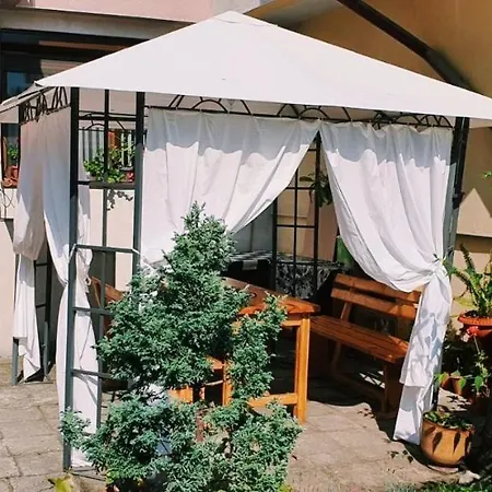 Feriehus Cute Little House With A White Picket Fence Burgas City