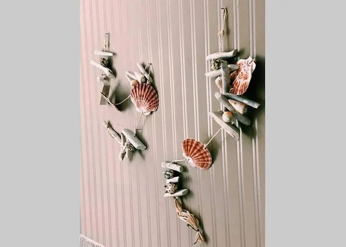 Feriehus Cute Little House With A White Picket Fence *