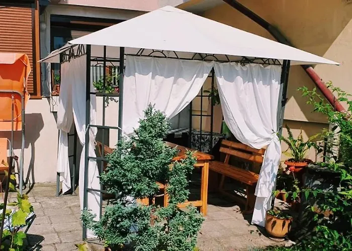 Feriehus Cute Little House With A White Picket Fence Burgas City